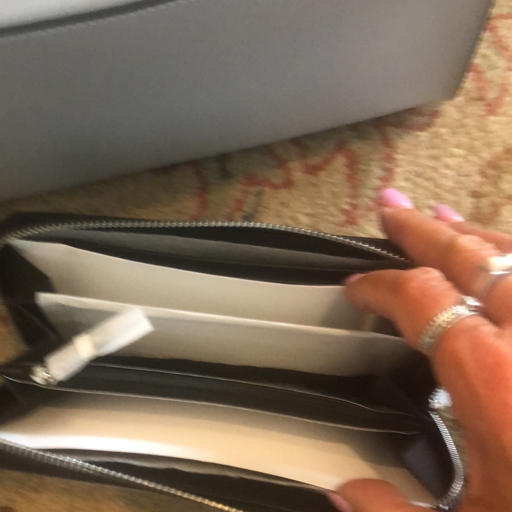 NWT ♠️ KATE SPADE handbag and matching wallet in light grey, white and black. - Picture 5 of 16